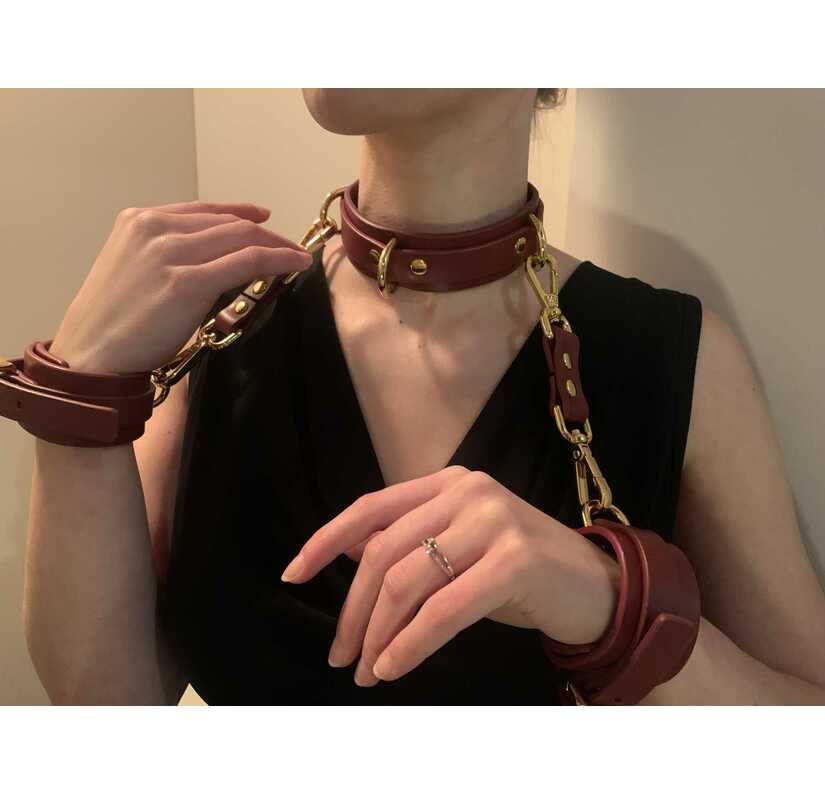 Bordeaux D-ring halsband & handboeien set